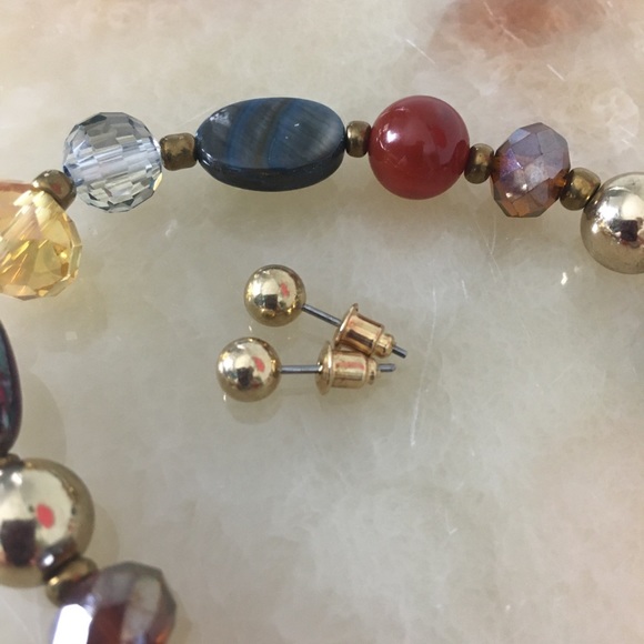 Bundle NWOT small round gold post earring and colorful glass bracelet stretch - Picture 3 of 4